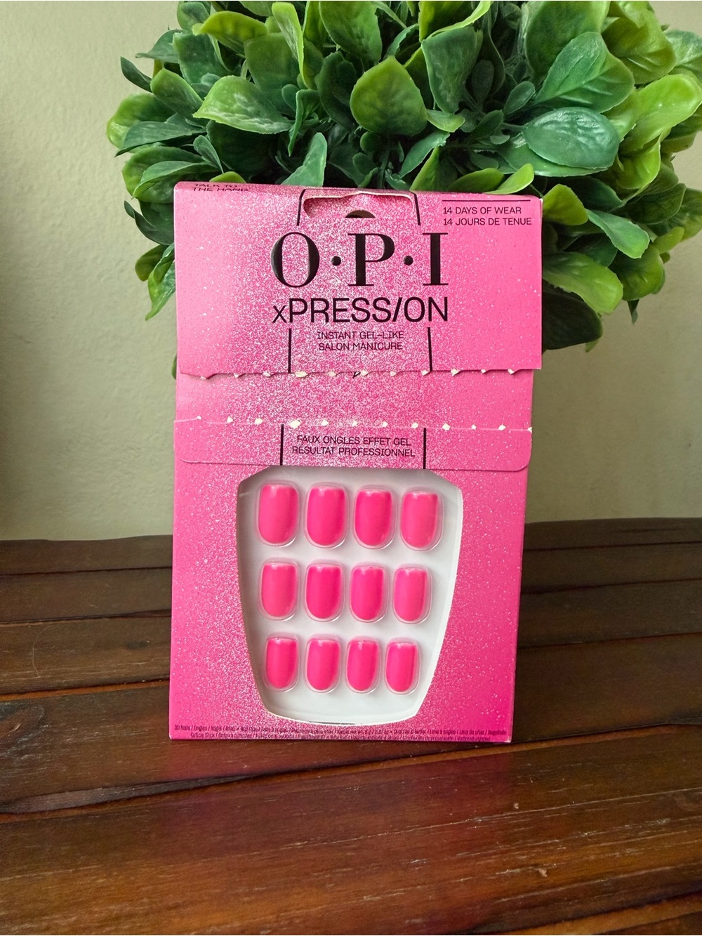OPI xPRESS/ON Neon Pink Cat Eye Press-On Nail Set